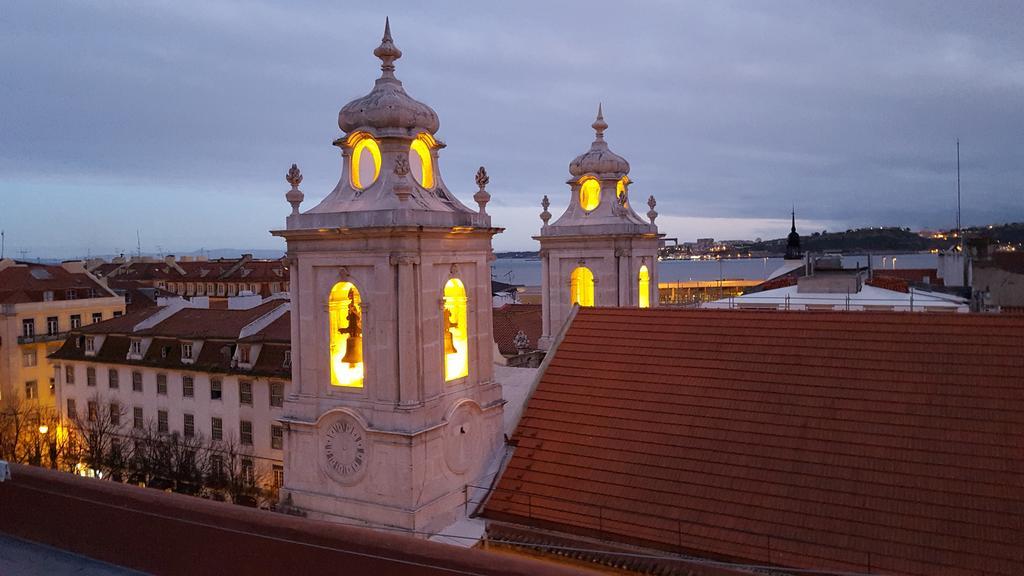 A Terrace On A Topfloor With A View Lisbona Esterno foto
