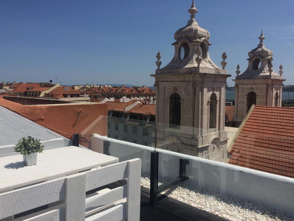A Terrace On A Topfloor With A View Lisbona Esterno foto