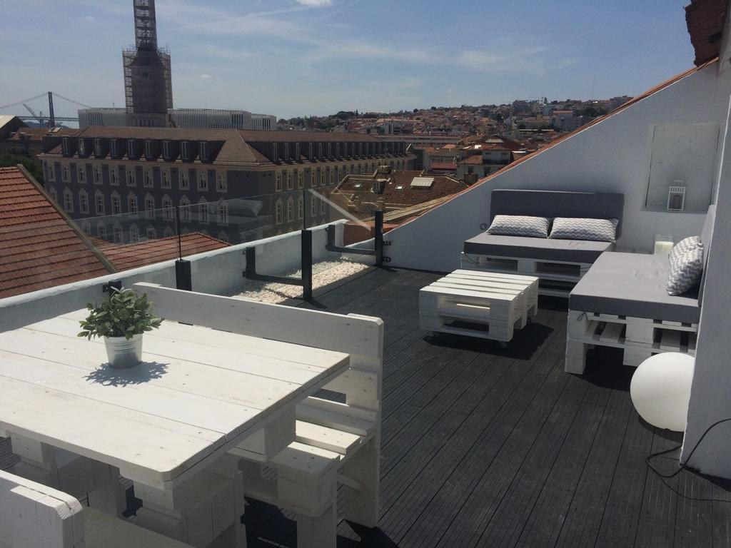 A Terrace On A Topfloor With A View Lisbona Esterno foto