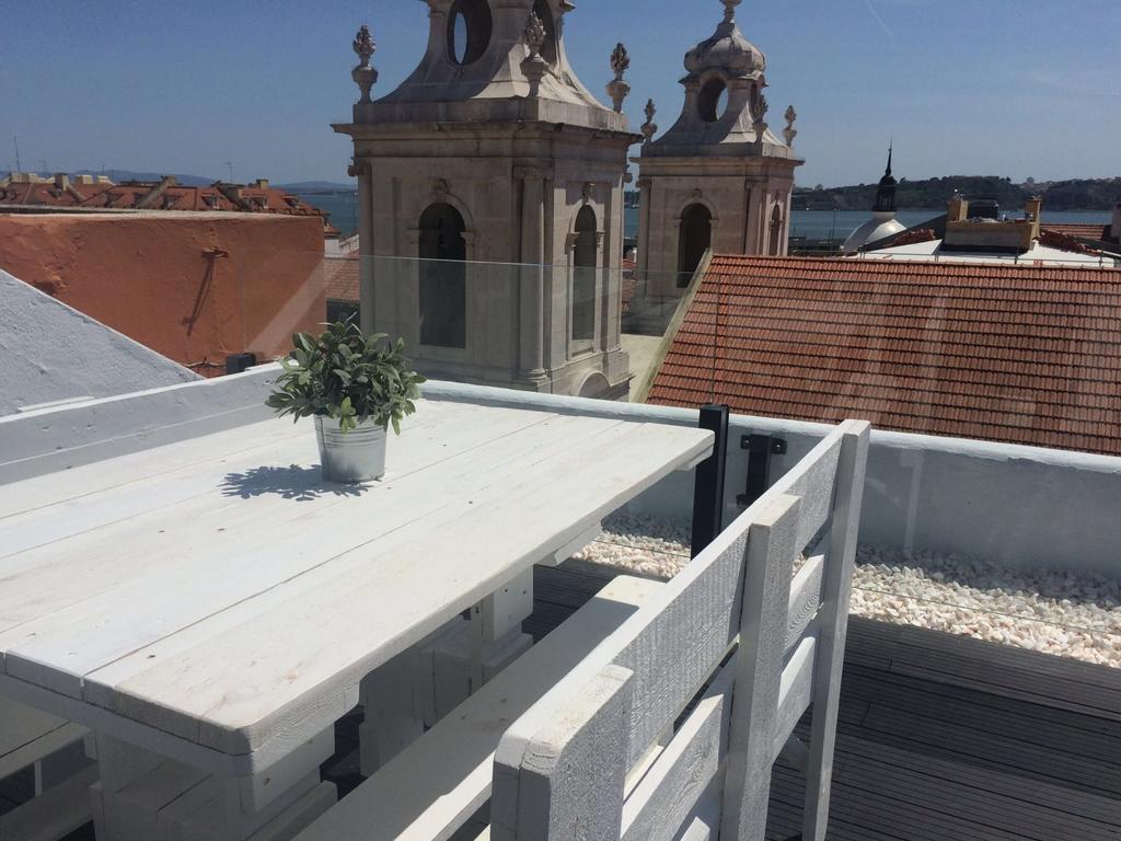 A Terrace On A Topfloor With A View Lisbona Esterno foto